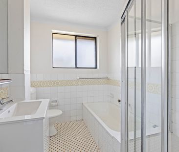 Neat Two Bedroom Apartment - Photo 2
