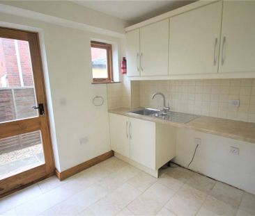3 bedroom semi-detached house to rent - Photo 6