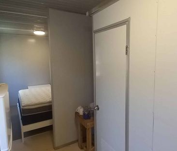 1 bedroom, self contained furnished unit. - Photo 2