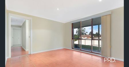 Comfortable Family Home in a Peaceful Cranebrook Location - Photo 3