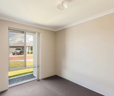 BEST KEPT SECRET IN SECRET HARBOUR ! - Photo 6