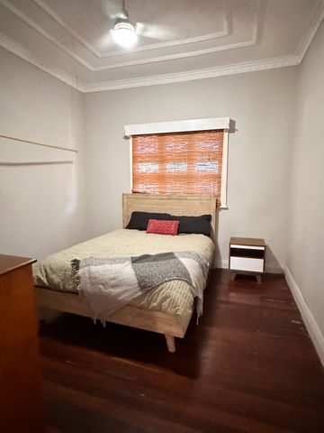 Modern furnished character home - Photo 3