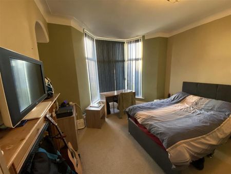 4 bedroom private hall to rent - Photo 4