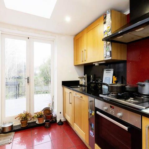 3 double bedroom split level flat located in a leafy part of Muswell Hill - Photo 1