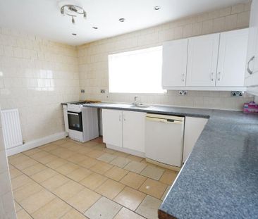 3 bedroom semi-detached house to rent - Photo 5