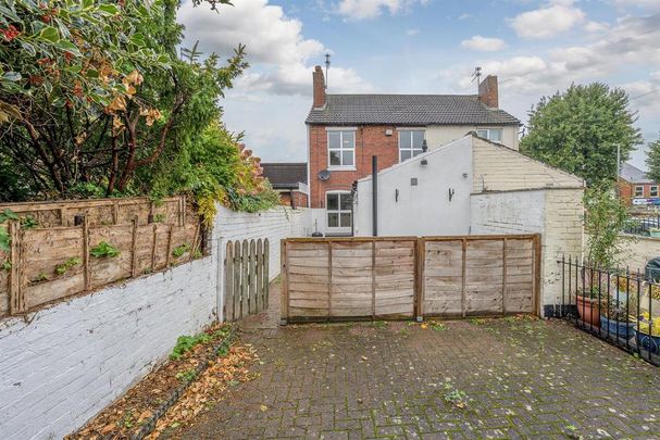 3 bedroom semi-detached house to rent - Photo 1