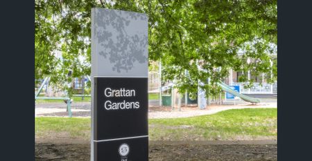 Prime Location, Light Filled Apartment! - Photo 2