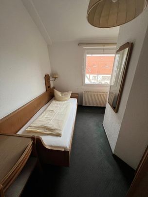 Möblierte Studentenzimmer / Monteurzimmer mit eigenem Bad – Top Lage: Stuttgart-Feuerbach – U-Bahn direkt gegenüber – Parkplätze vorhanden - Photo 1