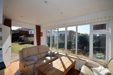 5 bedroom detached house to rent - Photo 2