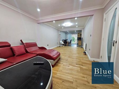 4 bedroom semi-detached house to rent - Photo 2