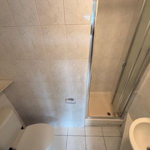 Studio Flat, Whitestile Road, TW8 - Photo 2