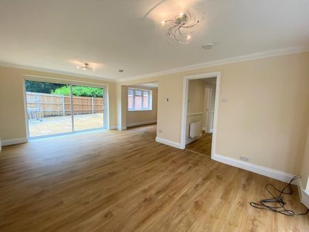 4 bedroom detached house to rent - Photo 3