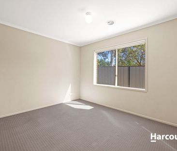 Low-Maintenance Living in the Heart of Cardinia Lakes - Photo 2