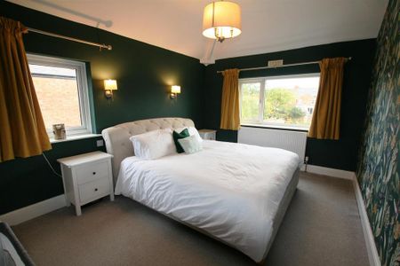 4 bedroom semi-detached house to rent - Photo 4