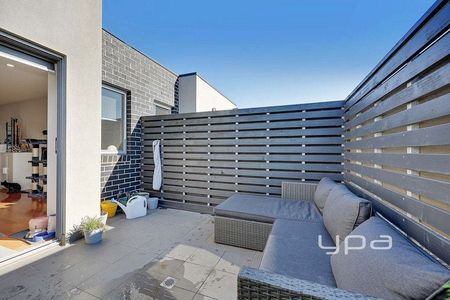 Perfect Location! - Photo 5