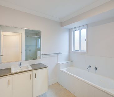 Brand-New Family Home in Park Lane Reserve! - Photo 6