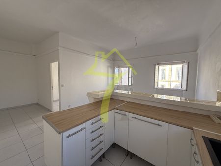 Location Appartement 2 pièces 42m² MARSEILLE 1er - Photo 3