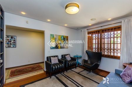 Casa com 4 quartos e 412m² para alugar em Medianeira, Porto Alegre. - Photo 3