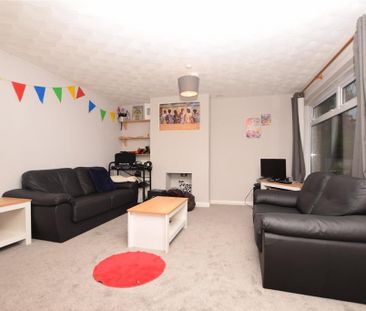 4 bedroom semi-detached house to rent - Photo 1