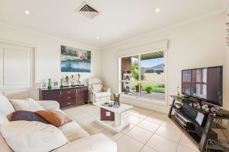 Modern Family Home in Convenient Location - Photo 3