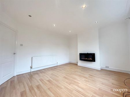 2 bedroom maisonette - Photo 3