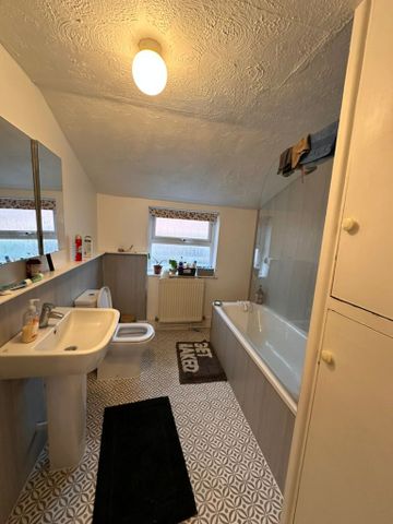 3 bedroom house - Photo 4