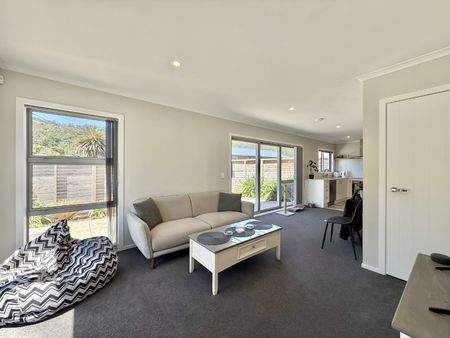 3 bedroom home in Lower Hutt - Photo 2