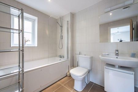 3 bedroom semi-detached house to rent - Photo 5