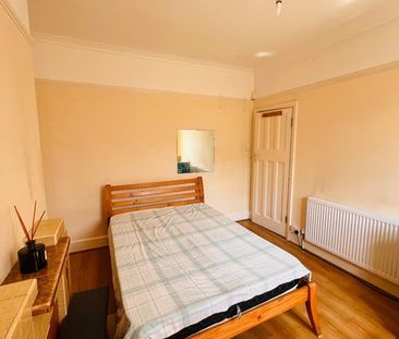 3 Bed Detached House, Argyle Road, HA2 - Photo 4