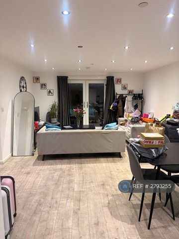 1 bedroom in a flat share to rent - Photo 3