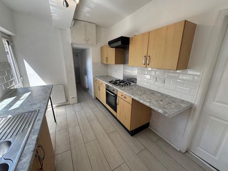 2 bedroom semi-detached house to rent - Photo 2