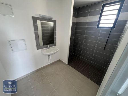 Location Appartement 2 pièces 55m² LE TAMPON 97430 - Photo 4
