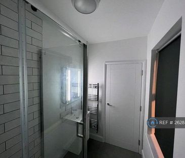 1 bedroom in a house share to rent - Photo 4