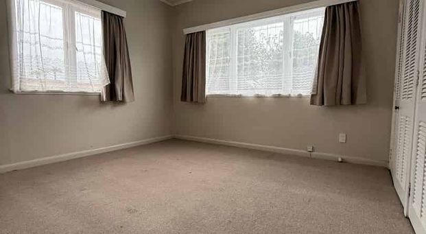 Classic 2-Bedroom Home in Central Papatoetoe - Photo 1