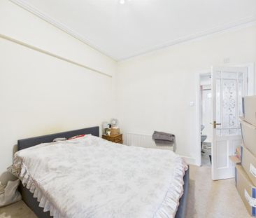 4 bedroom flat to rent - Photo 4