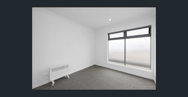 Practical, modern 4-bedroom living! - Photo 1