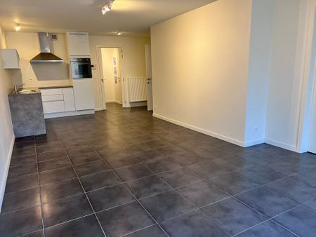 Modern appartement met 2 slaapkamers, berging en rustgevend uitzicht in Ieper - Photo 5