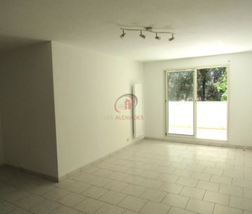 Location Appartement 3 pièces 51m² SIX FOURS LES PLAGES 83140 - Photo 3