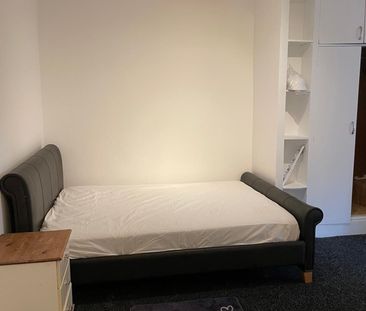 Studio Flat, Camberwell New Road, SE5 - Photo 1