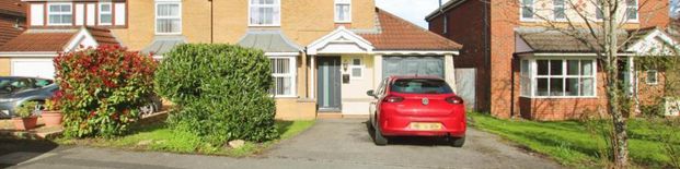 A 4 bedroom detached house in central Bradley Stoke. In very sought after location, close to schools and local amenities. Offered on an unfurnished basis in May. - Photo 1
