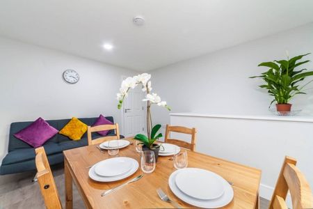 Queens Crescent, London - Photo 4