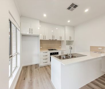 Brand New Executive Home Ready for Moving In - Photo 5