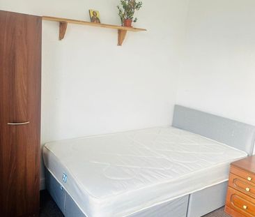 4 Bed Terraced House, South View Crescent, S7 - Photo 3