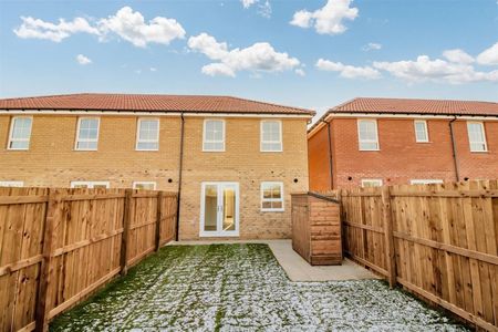 3 Bedroom House - End Terrace - Photo 4