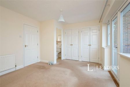 4 bedroom terraced house to rent - Photo 5