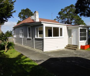 Epsom 3 bdrm classic bungalow on a full section - Photo 2