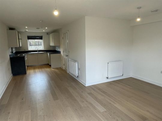 High Street, Cam - Photo 1