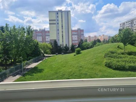 Moderně zařízený a světlý byt 2+kk s lodžií v klidné části Prahy 17 Řepy - Photo 5