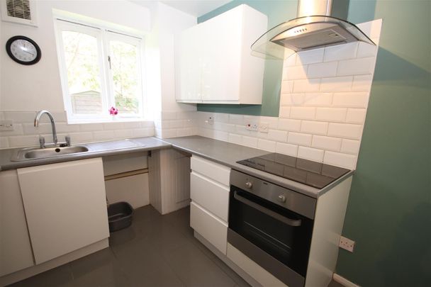 2 bedroom Flat to let - Photo 1