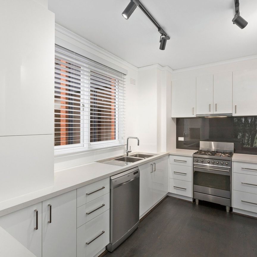 Private Toorak sanctuary - Photo 1